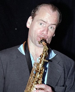 (Frank Kallinowski als Barkeeper Konrad, <b>Ralf Ehrlich</b> als Saxophonist ... - bb3ralfehrlich